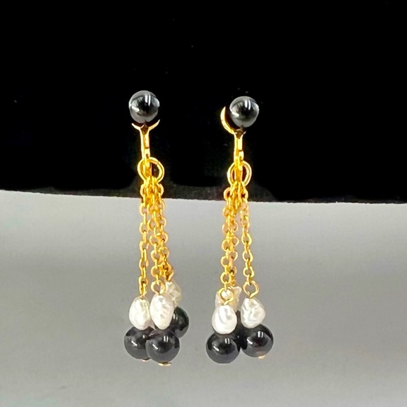 Vintage Avon Dangling Clip on Earrings - Picture 1 of 5